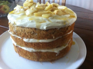 Ta[dah! The finished cake.  It tasted delicious- all the flavours of apple pie in cake form!